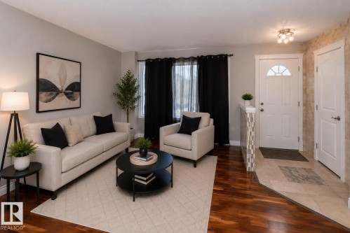11915 77 Street Nw, Edmonton, AB - Indoor Photo Showing Living Room