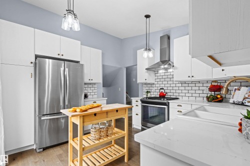 11427 35 Avenue Nw, Edmonton, AB - Indoor Photo Showing Kitchen With Upgraded Kitchen
