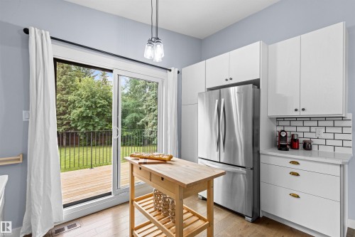11427 35 Avenue Nw, Edmonton, AB - Indoor Photo Showing Kitchen