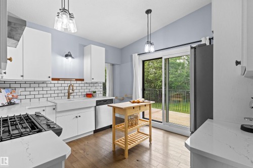 11427 35 Avenue Nw, Edmonton, AB - Indoor