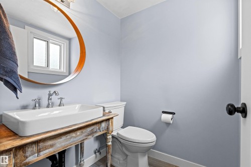 11427 35 Avenue Nw, Edmonton, AB - Indoor Photo Showing Bathroom