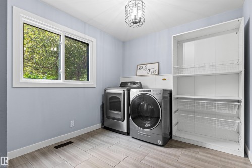 11427 35 Avenue Nw, Edmonton, AB - Indoor Photo Showing Laundry Room