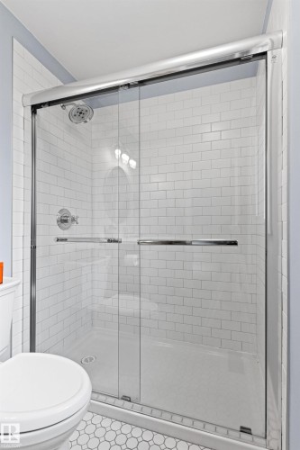 11427 35 Avenue Nw, Edmonton, AB - Indoor Photo Showing Bathroom