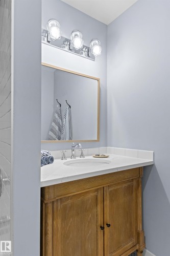 11427 35 Avenue Nw, Edmonton, AB - Indoor Photo Showing Bathroom
