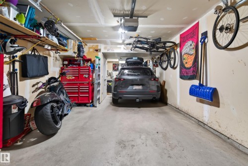 #2 5604 199 St Nw, Edmonton, AB - Indoor Photo Showing Garage