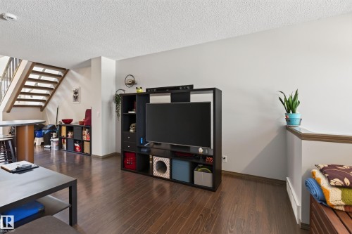#2 5604 199 St Nw, Edmonton, AB - Indoor