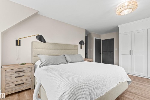 17532 55 Avenue Nw, Edmonton, AB - Indoor Photo Showing Bedroom