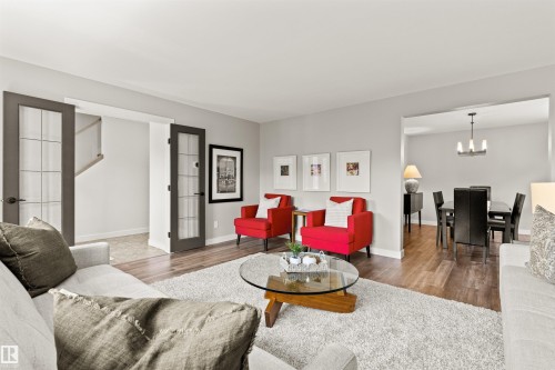 17532 55 Avenue Nw, Edmonton, AB - Indoor Photo Showing Living Room