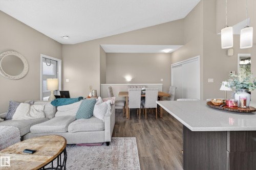 98 4470 Prowse Road, Edmonton, AB - Indoor Photo Showing Living Room