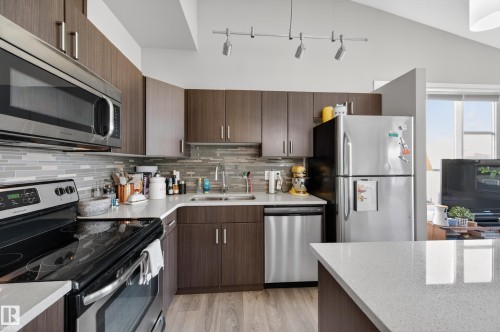 98 4470 Prowse Road, Edmonton, AB - Indoor Photo Showing Kitchen With Double Sink