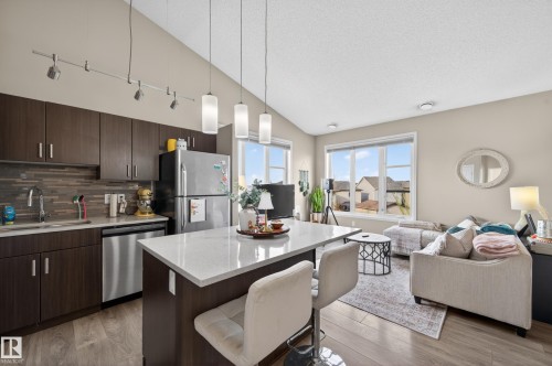 98 4470 Prowse Road, Edmonton, AB - Indoor Photo Showing Kitchen
