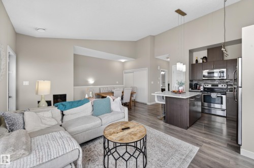 98 4470 Prowse Road, Edmonton, AB - Indoor Photo Showing Living Room