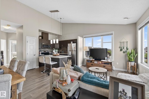 98 4470 Prowse Road, Edmonton, AB - Indoor Photo Showing Living Room
