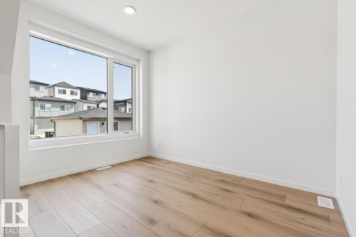 7444 Klapstein Crescent Sw, Edmonton, AB - Indoor Photo Showing Other Room
