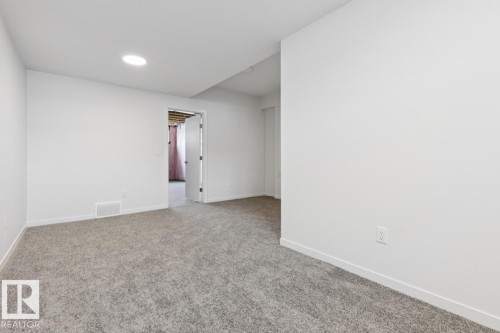 7444 Klapstein Crescent Sw, Edmonton, AB - Indoor Photo Showing Other Room