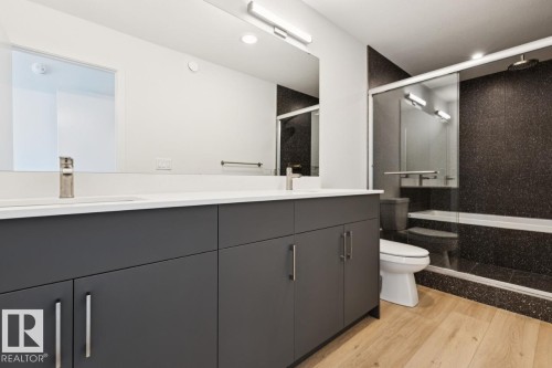 7444 Klapstein Crescent Sw, Edmonton, AB - Indoor Photo Showing Bathroom