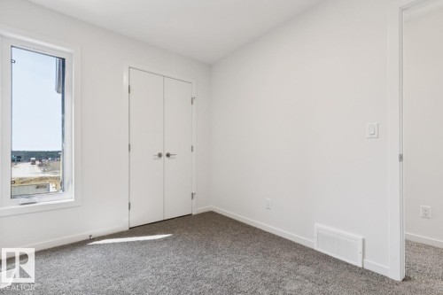 7444 Klapstein Crescent Sw, Edmonton, AB - Indoor Photo Showing Other Room
