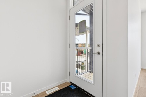 7444 Klapstein Crescent Sw, Edmonton, AB - Indoor Photo Showing Other Room