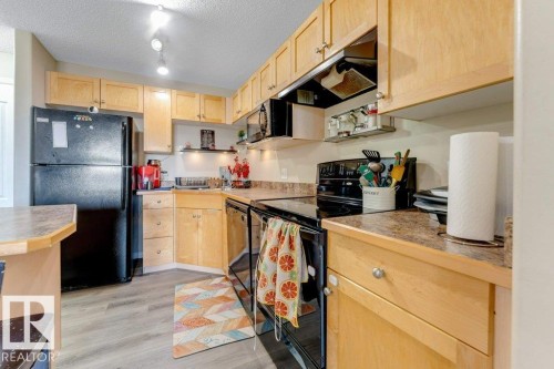 #233 3425 19 St Nw, Edmonton, AB - Indoor Photo Showing Kitchen