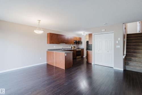 81 Haney Landing, Spruce Grove, AB - Indoor Photo Showing Kitchen