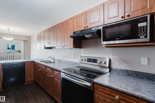 81 Haney Landing, Spruce Grove, AB - Indoor Photo Showing Kitchen With Double Sink