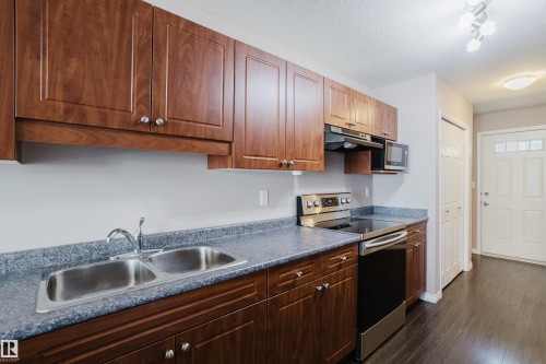 81 Haney Landing, Spruce Grove, AB - Indoor Photo Showing Kitchen With Double Sink