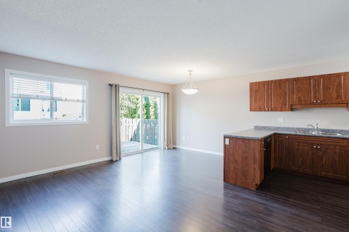 81 Haney Landing, Spruce Grove, AB - Indoor Photo Showing Kitchen