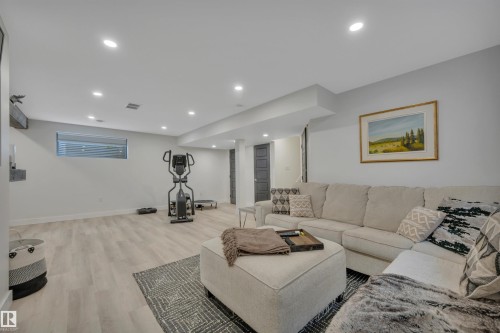 4029 Alexander Way Sw, Edmonton, AB - Indoor
