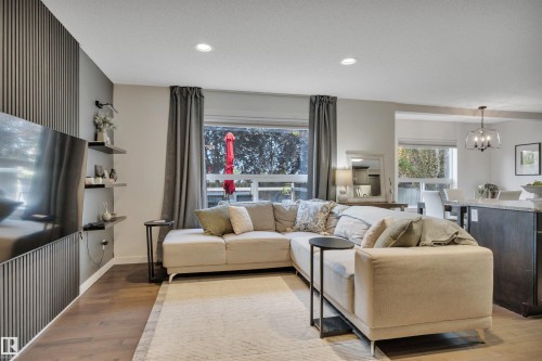4029 Alexander Way Sw, Edmonton, AB - Indoor Photo Showing Living Room