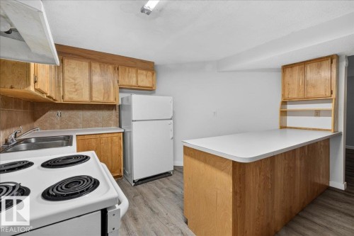 1939 61 Street Nw, Edmonton, AB - Indoor Photo Showing Kitchen