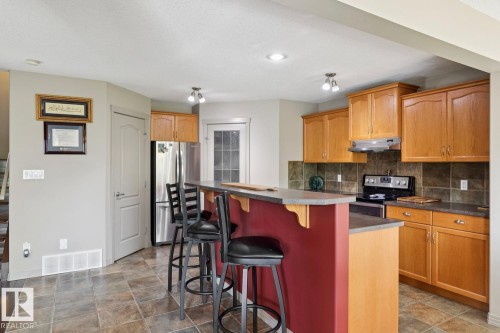 861 Graham Wynd, Edmonton, AB - Indoor Photo Showing Kitchen