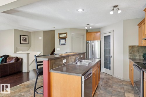 861 Graham Wynd, Edmonton, AB - Indoor Photo Showing Kitchen With Double Sink