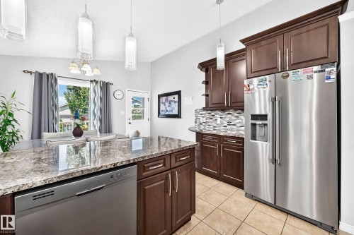 251 Dunvegan Road Nw, Edmonton, AB - Indoor Photo Showing Kitchen With Stainless Steel Kitchen With Upgraded Kitchen