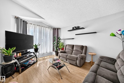 251 Dunvegan Road Nw, Edmonton, AB - Indoor Photo Showing Living Room