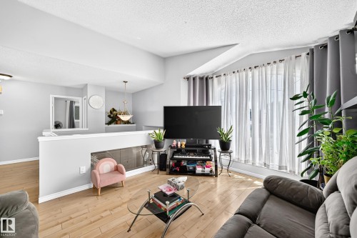251 Dunvegan Road Nw, Edmonton, AB - Indoor Photo Showing Living Room