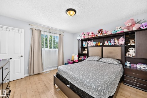 251 Dunvegan Road Nw, Edmonton, AB - Indoor Photo Showing Bedroom