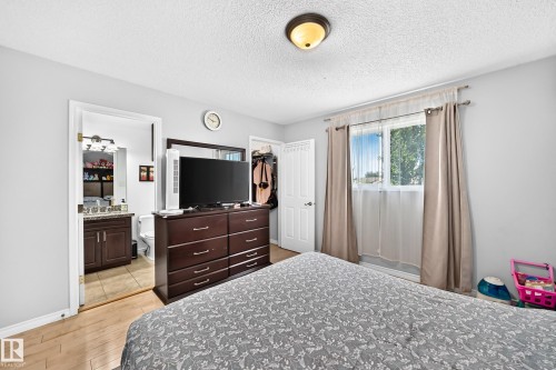 251 Dunvegan Road Nw, Edmonton, AB - Indoor Photo Showing Bedroom