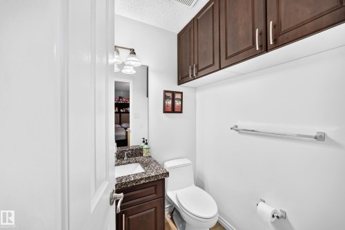 251 Dunvegan Road Nw, Edmonton, AB - Indoor Photo Showing Bathroom