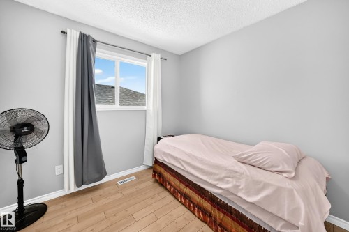 251 Dunvegan Road Nw, Edmonton, AB - Indoor Photo Showing Bedroom