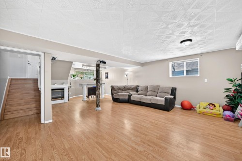251 Dunvegan Road Nw, Edmonton, AB - Indoor