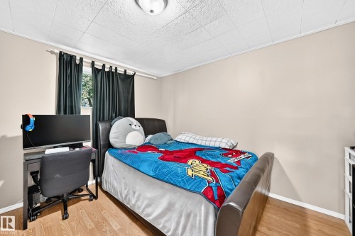 251 Dunvegan Road Nw, Edmonton, AB - Indoor Photo Showing Bedroom