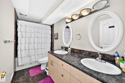 251 Dunvegan Road Nw, Edmonton, AB - Indoor Photo Showing Bathroom