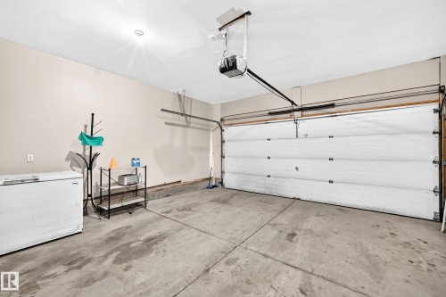 251 Dunvegan Road Nw, Edmonton, AB - Indoor Photo Showing Garage