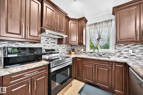 251 Dunvegan Road Nw, Edmonton, AB - Indoor Photo Showing Kitchen With Upgraded Kitchen