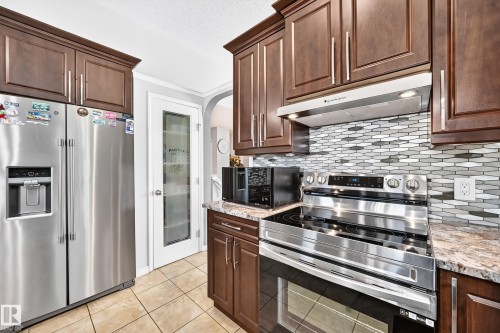 251 Dunvegan Road Nw, Edmonton, AB - Indoor Photo Showing Kitchen