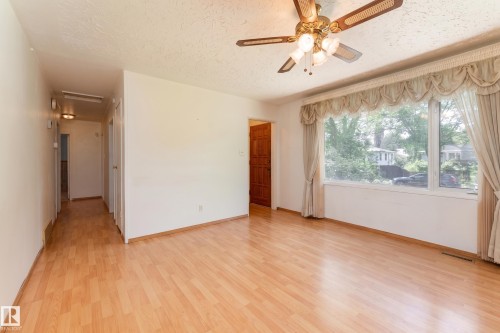 8502 76 Avenue Nw, Edmonton, AB - Indoor Photo Showing Other Room