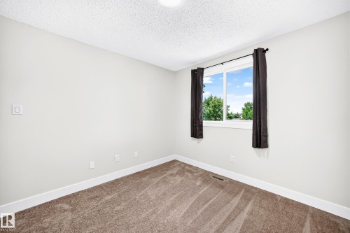 Neutral-toned walls and plush carpeting complement the white trim - 3119 144 Avenue Nw, Edmonton, AB - Indoor Photo Showing Other Room