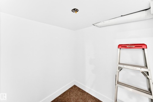 Image quality insufficient for description - 3119 144 Avenue Nw, Edmonton, AB - Indoor