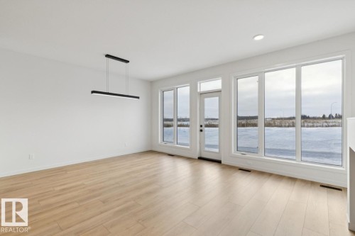 7449 Klapstein Crescent Sw, Edmonton, AB - Indoor Photo Showing Other Room