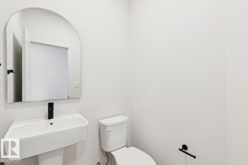 7449 Klapstein Crescent Sw, Edmonton, AB - Indoor Photo Showing Bathroom